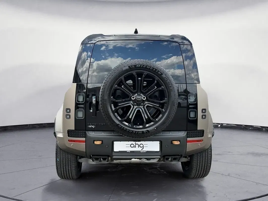 Land Rover Defender P635 OCTA Edition - Thumbnail 5