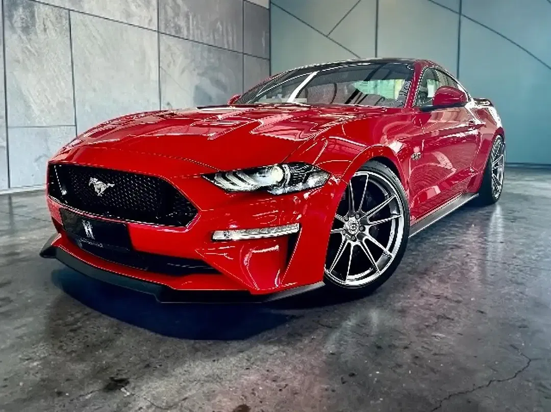 Ford Mustang GT - foto 1