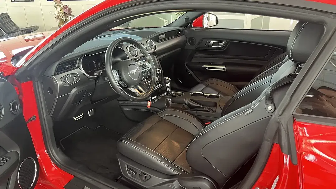 Ford Mustang GT - Thumbnail 11