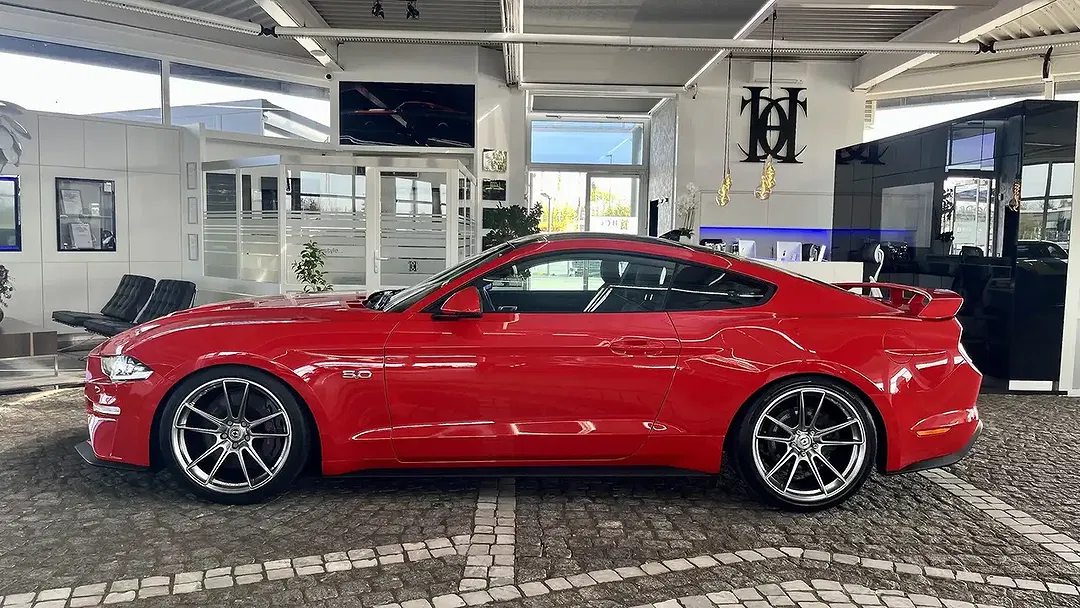 Ford Mustang GT - Thumbnail 7
