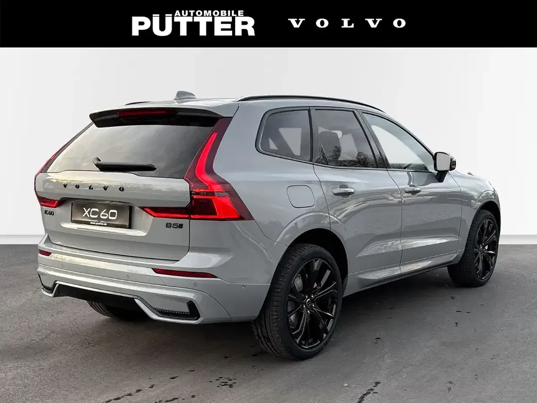 Volvo XC60 B5 AWD Plus Black Edition - foto 2