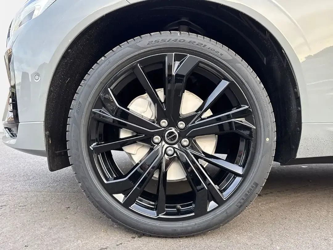 Volvo XC60 B5 AWD Plus Black Edition - Thumbnail 9