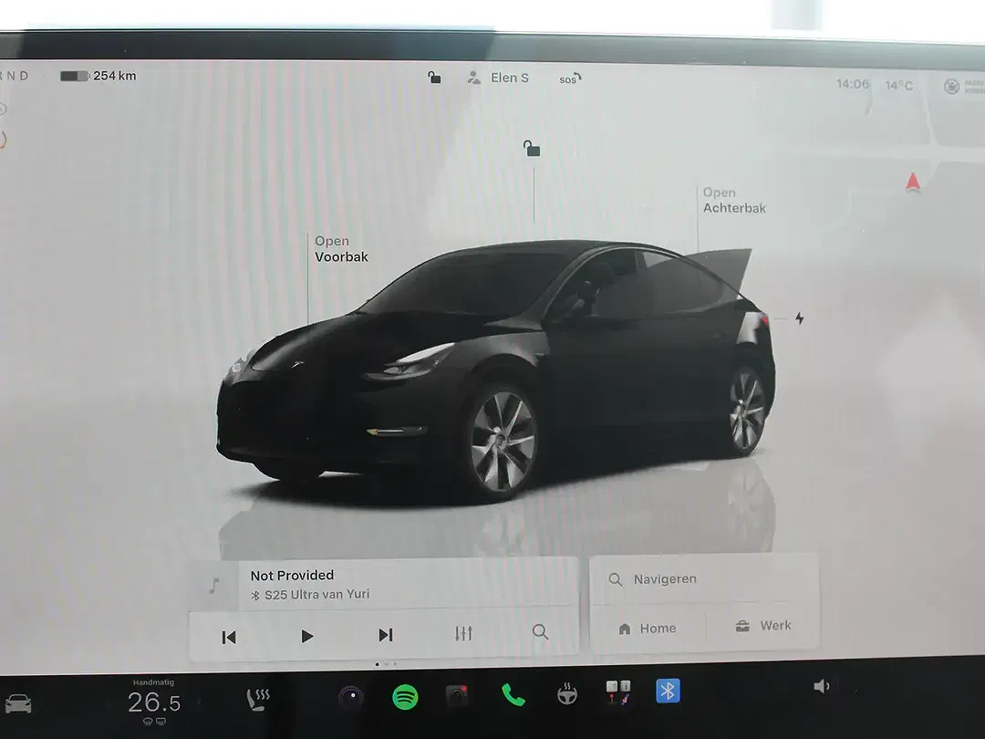 Tesla Model Y - Thumbnail 12