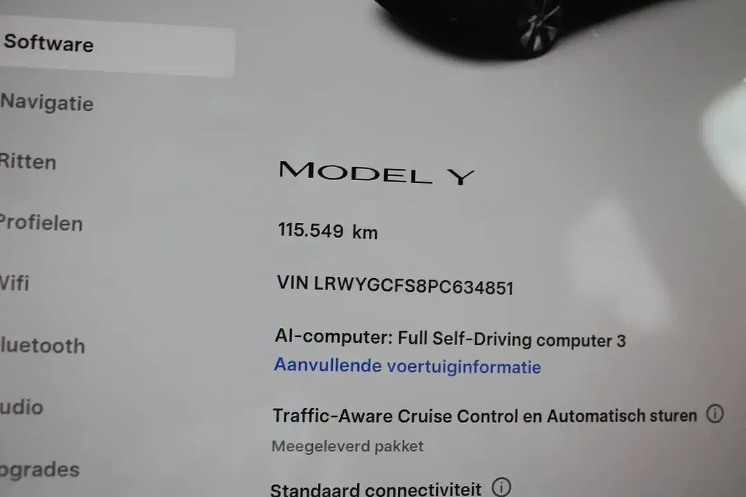 Tesla Model Y - Thumbnail 14
