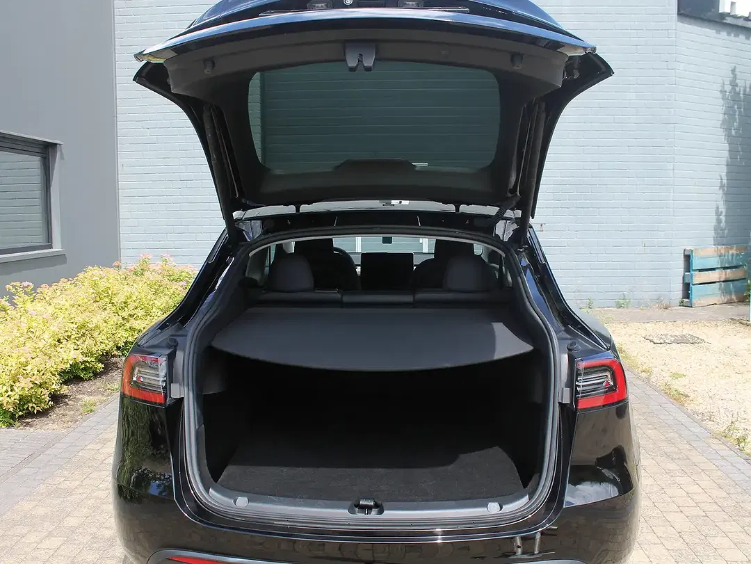Tesla Model Y - Thumbnail 6