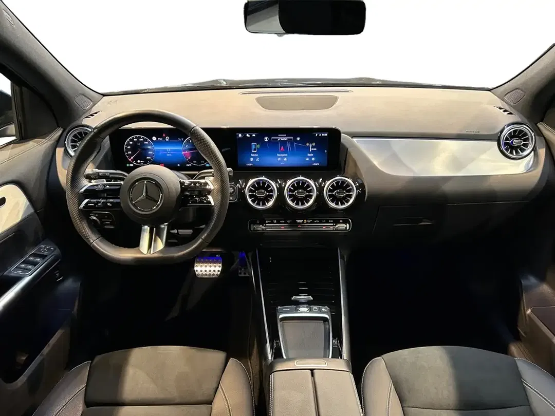 Mercedes-Benz GLA 200 AMG MBUX Night - foto 14