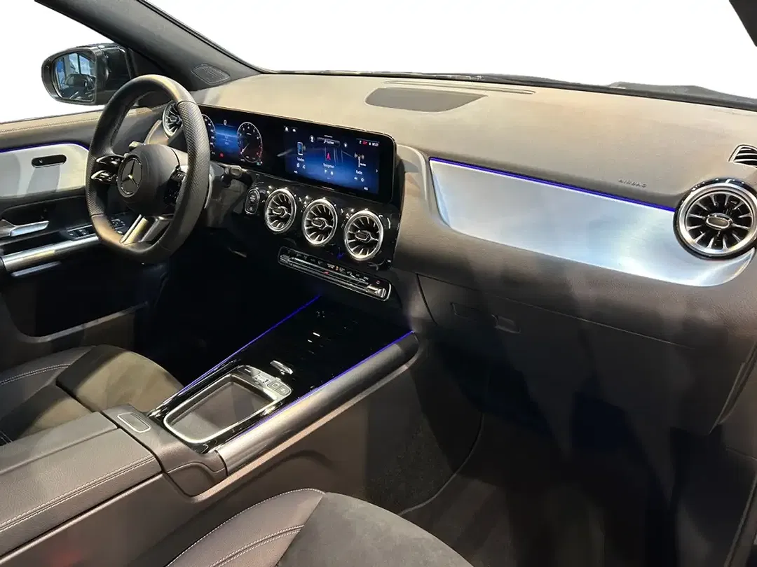 Mercedes-Benz GLA 200 AMG MBUX Night - Thumbnail 3
