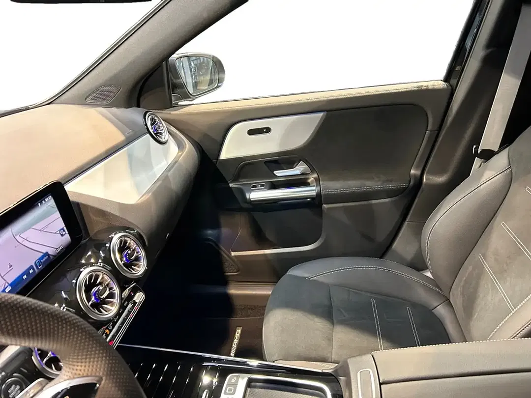 Mercedes-Benz GLA 200 AMG MBUX Night - Thumbnail 4