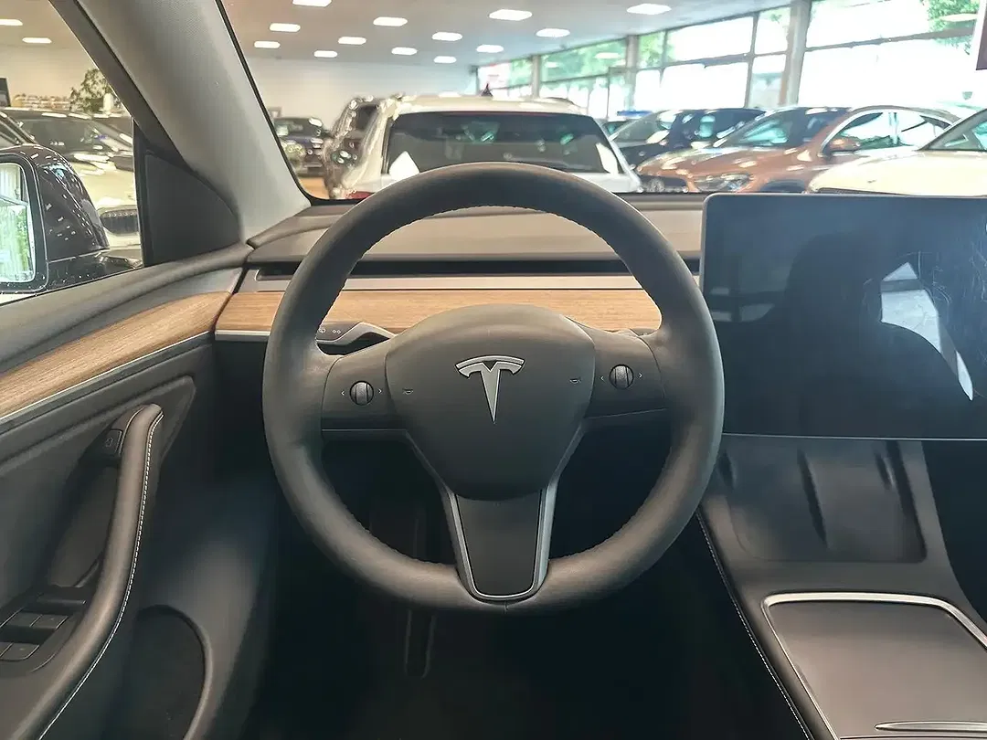 Tesla Model Y RWD - Thumbnail 14