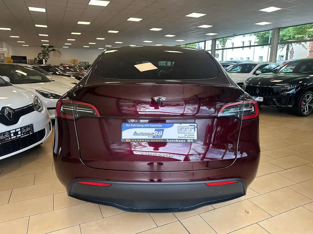 Tesla Model Y RWD - Thumbnail 5