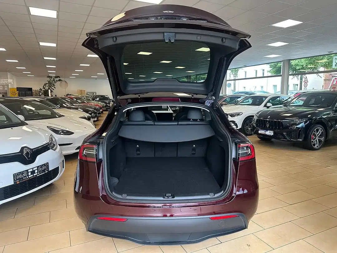 Tesla Model Y RWD - Thumbnail 7