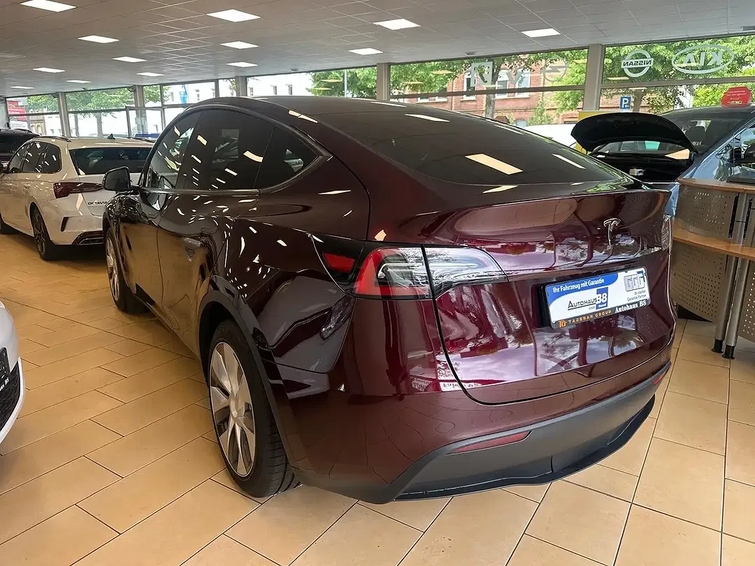 Tesla Model Y RWD - Thumbnail 8