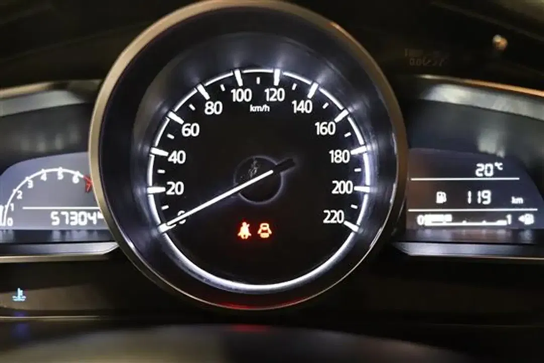 Mazda 2 MHEV - Thumbnail 8