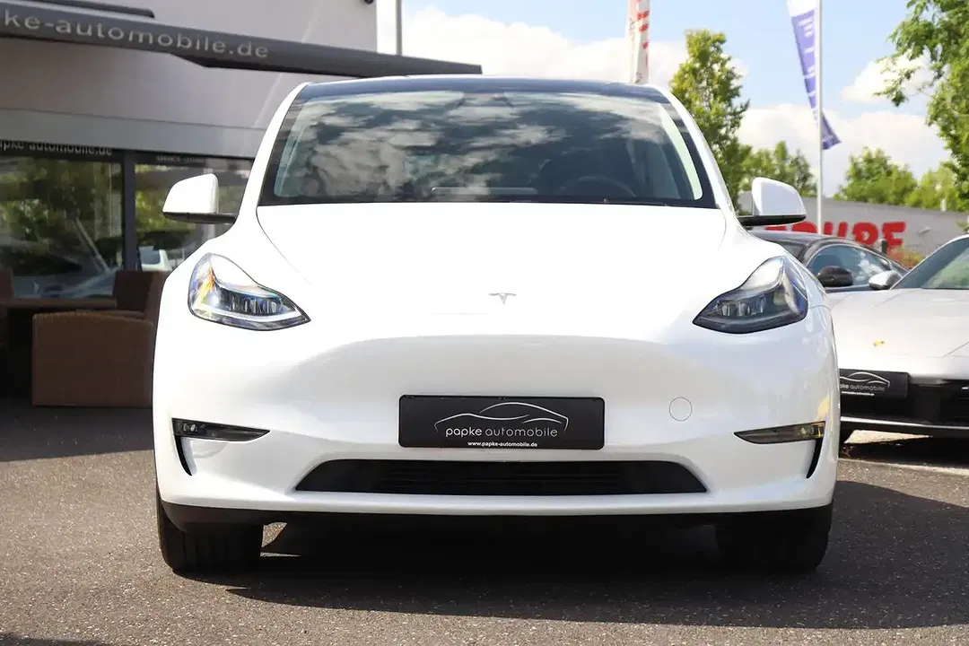 Tesla Model Y AWD Dual Motor Long Range - Thumbnail 4