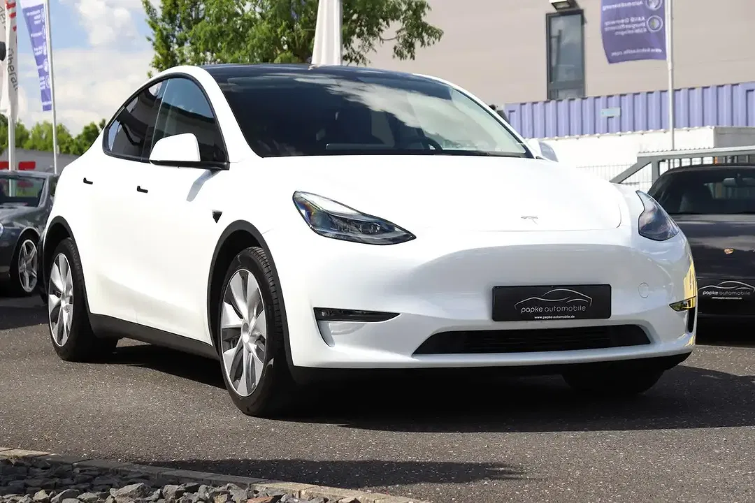 Tesla Model Y AWD Dual Motor Long Range - Thumbnail 5