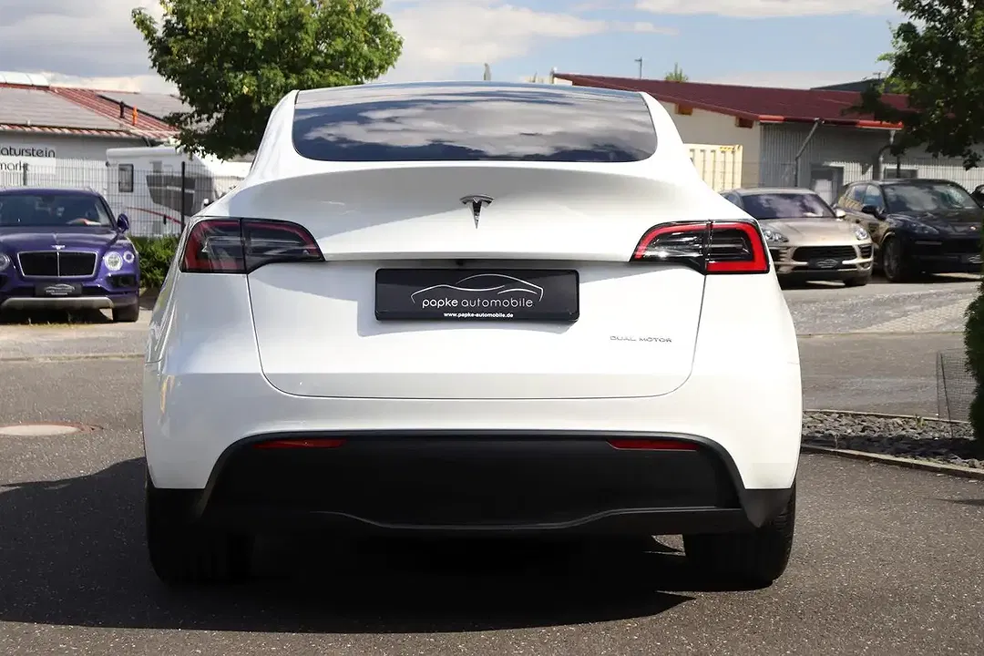 Tesla Model Y AWD Dual Motor Long Range - Thumbnail 7