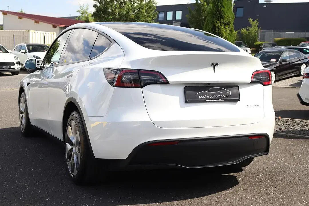 Tesla Model Y AWD Dual Motor Long Range - Thumbnail 8