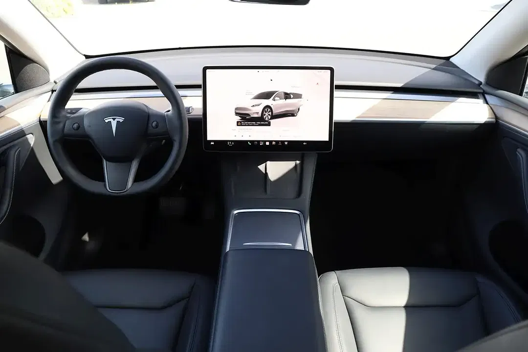 Tesla Model Y AWD Dual Motor Long Range - Thumbnail 9