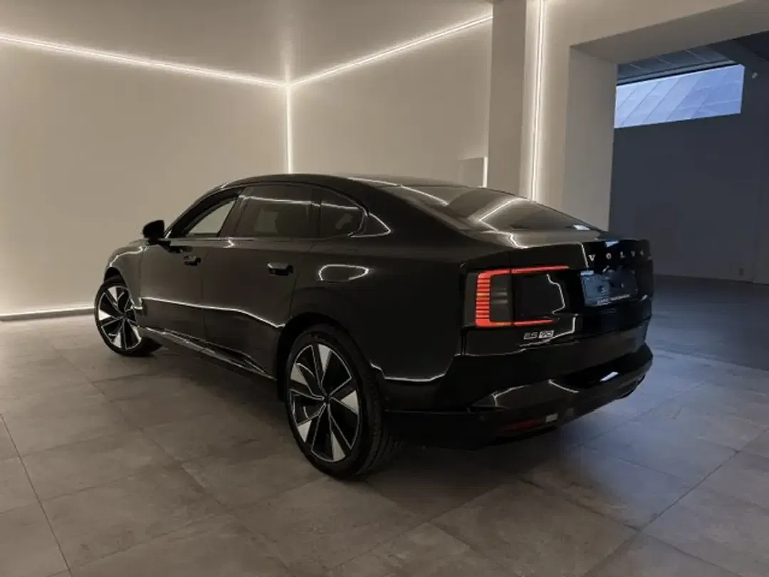 Volvo ES90 Extended Range Plus - Thumbnail 4