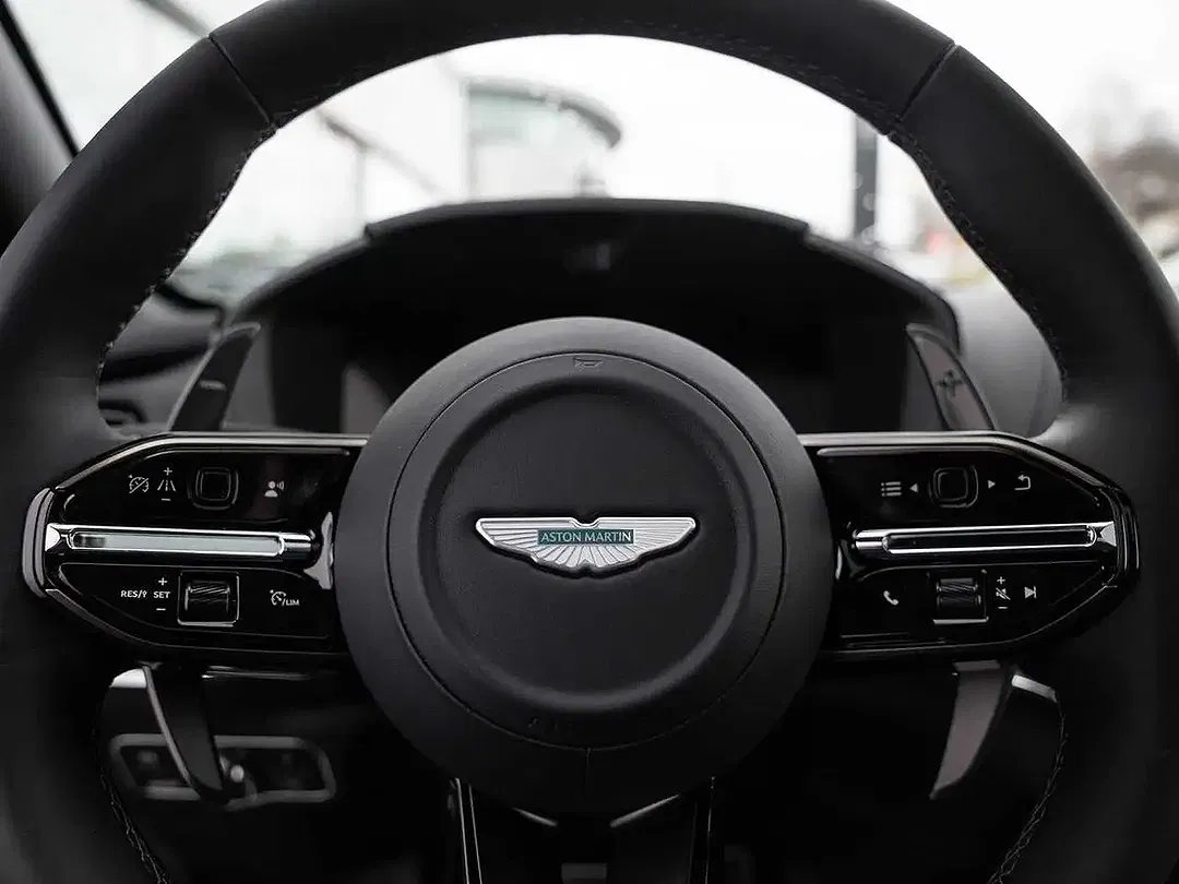 Aston Martin DBX V8 4x4 S - Thumbnail 11