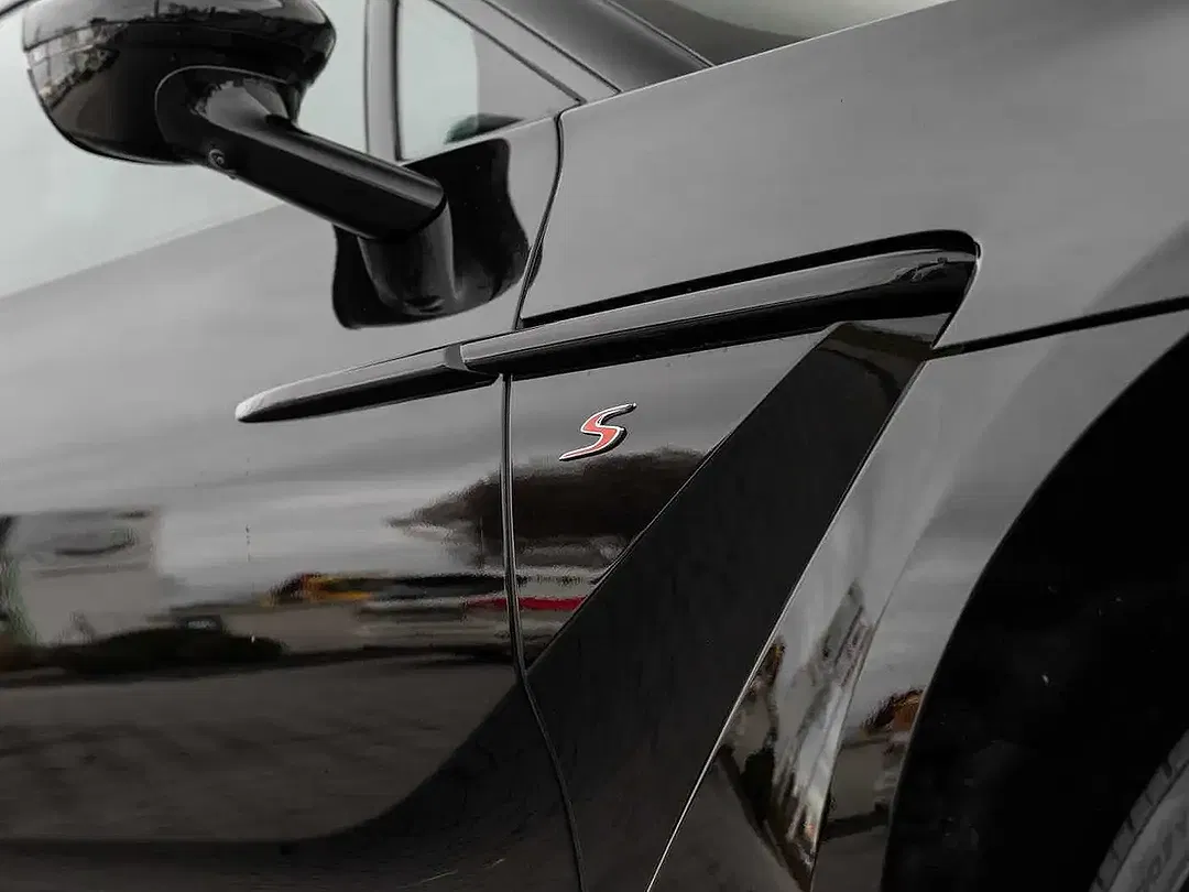 Aston Martin DBX V8 4x4 S - Thumbnail 19