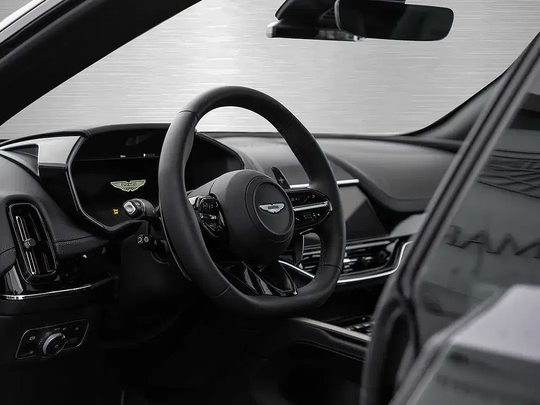Aston Martin DBX V8 4x4 S - Thumbnail 26