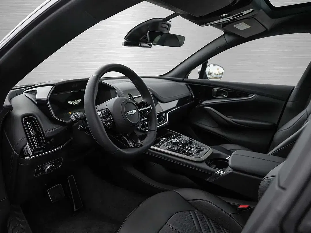 Aston Martin DBX V8 4x4 S - Thumbnail 3
