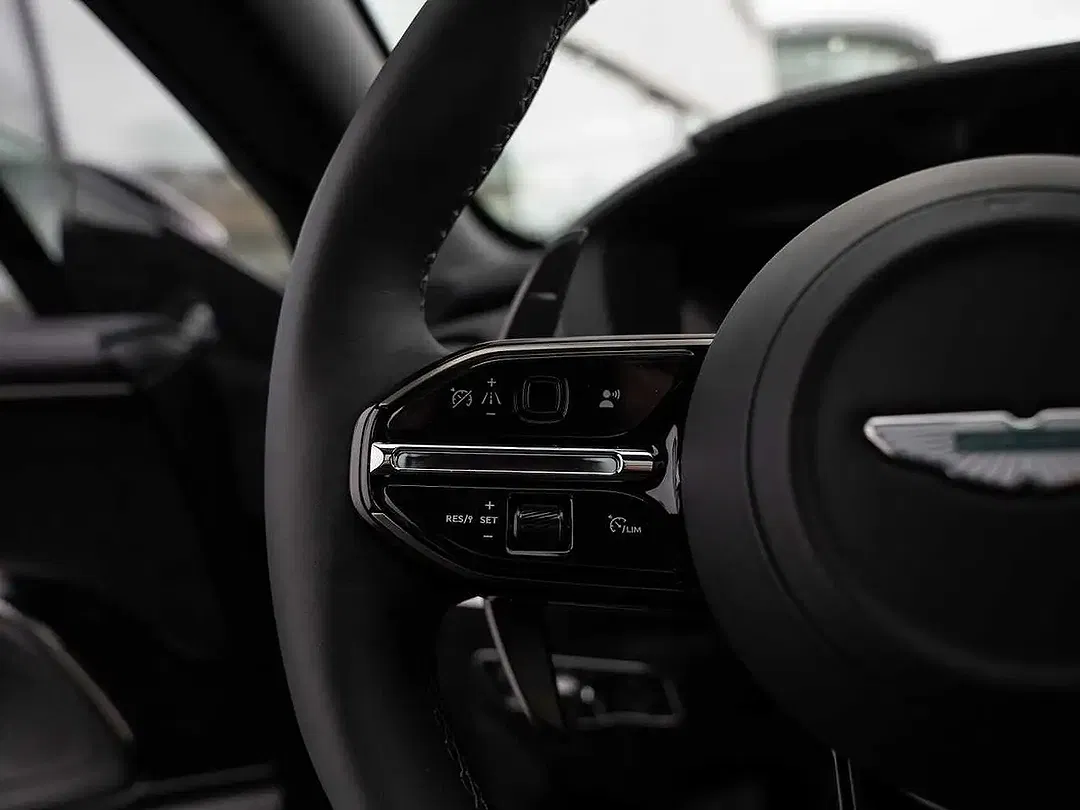 Aston Martin DBX V8 4x4 S - Thumbnail 32