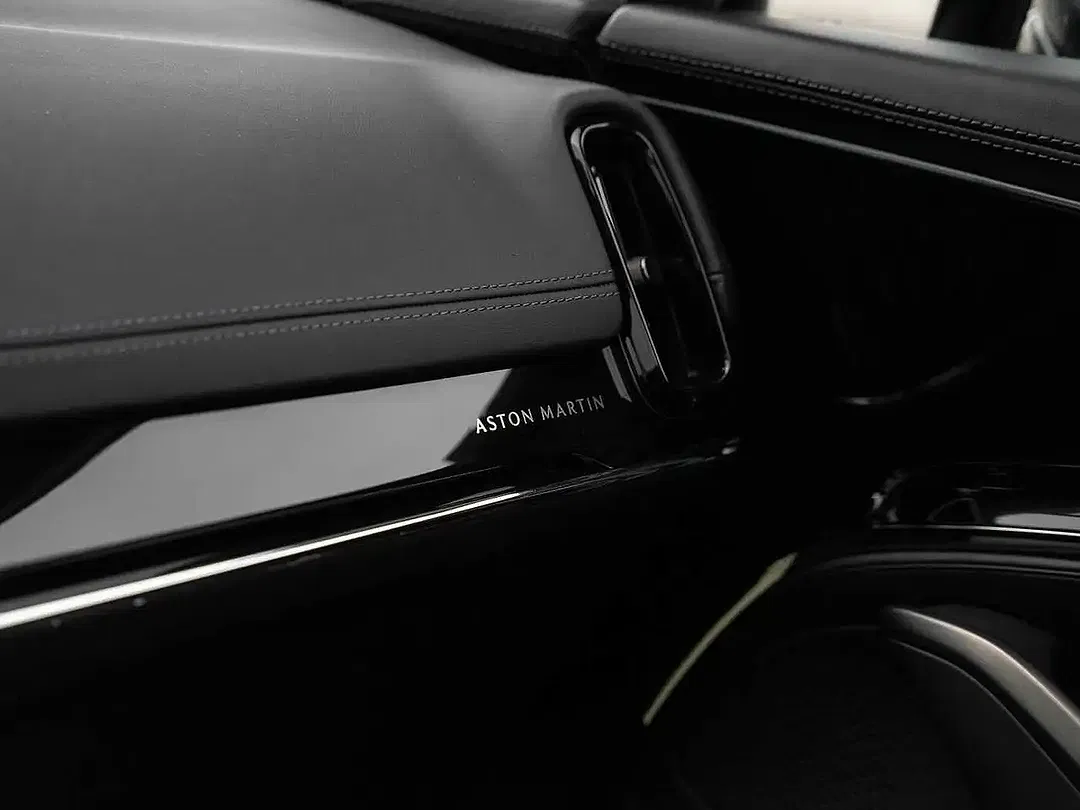 Aston Martin DBX V8 4x4 S - Thumbnail 37