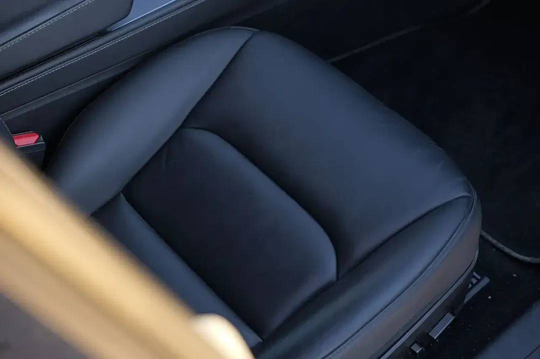 Tesla Model 3 - Thumbnail 10