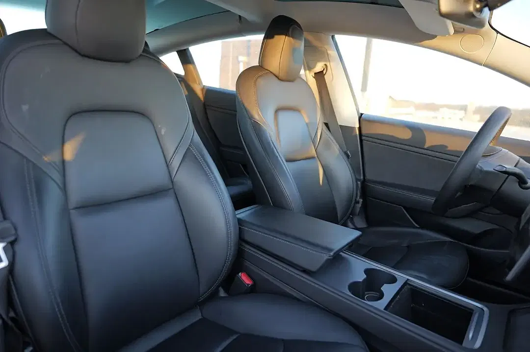Tesla Model 3 - Thumbnail 12