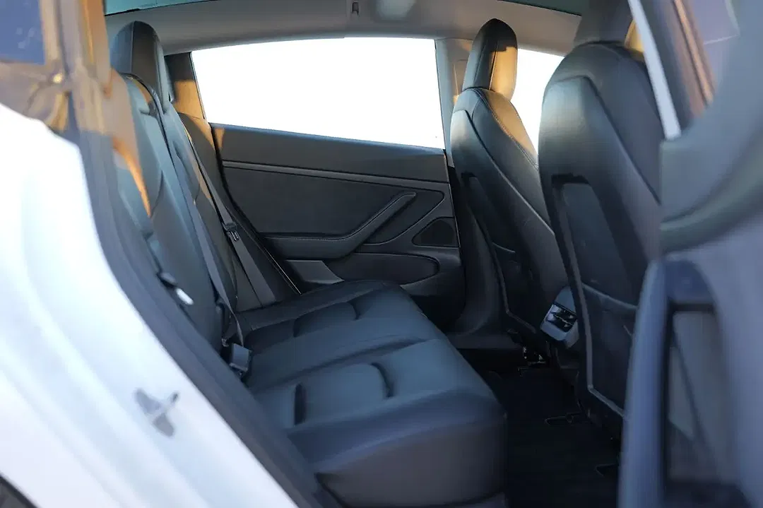 Tesla Model 3 - Thumbnail 13