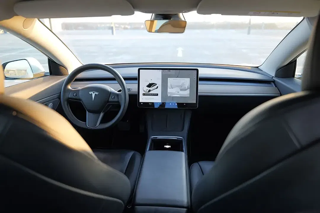 Tesla Model 3 - Thumbnail 14