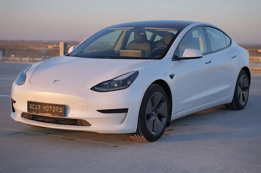 Tesla Model 3 - foto 2