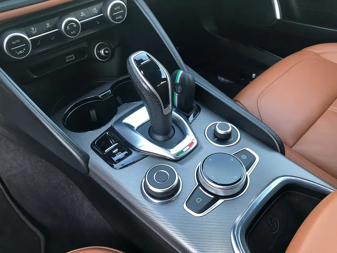 Alfa Romeo Giulia 2.0 16V Turbo Sprint - foto 15
