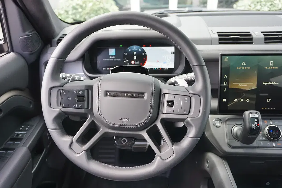 Land Rover Defender P635 OCTA 110 - Thumbnail 16