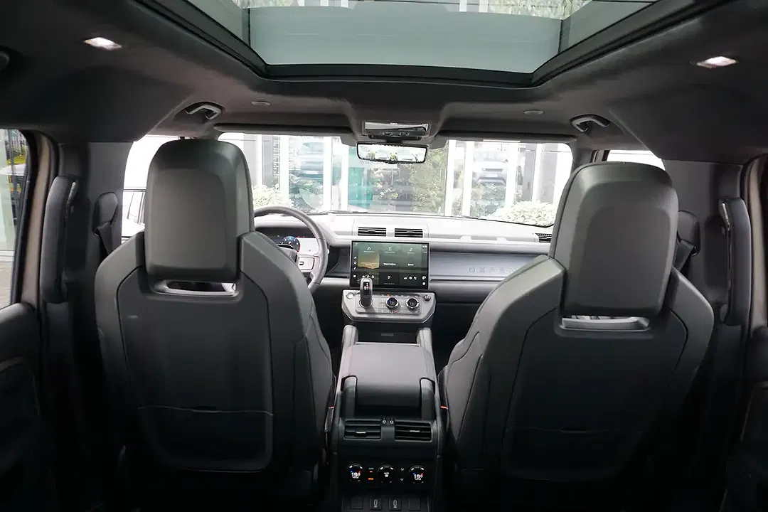 Land Rover Defender P635 OCTA 110 - Thumbnail 17