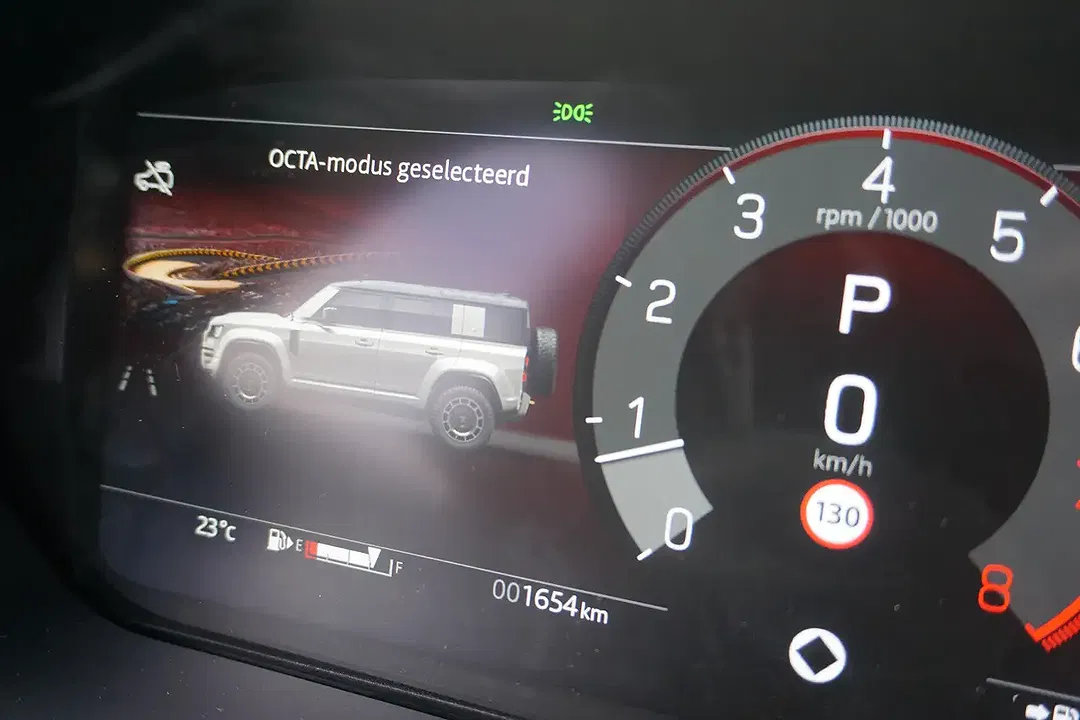 Land Rover Defender P635 OCTA 110 - Thumbnail 24