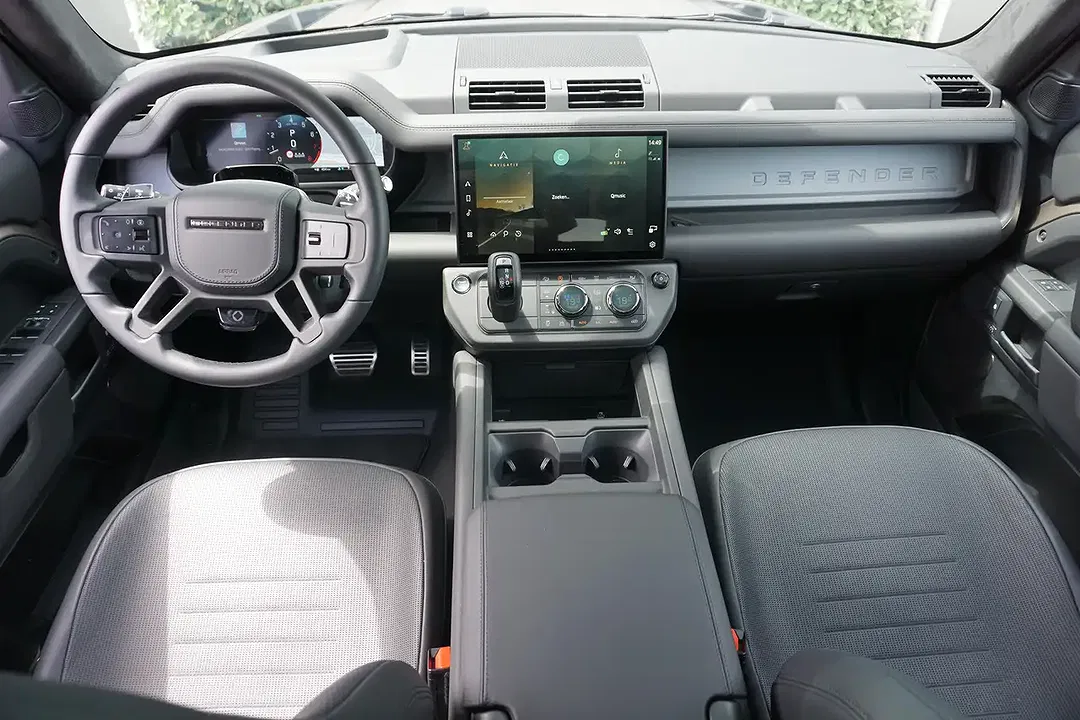 Land Rover Defender P635 OCTA 110 - Thumbnail 3