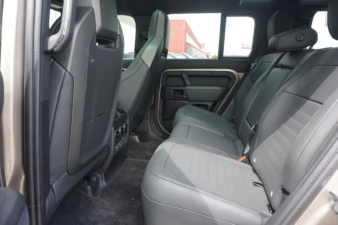 Land Rover Defender P635 OCTA 110 - Thumbnail 5