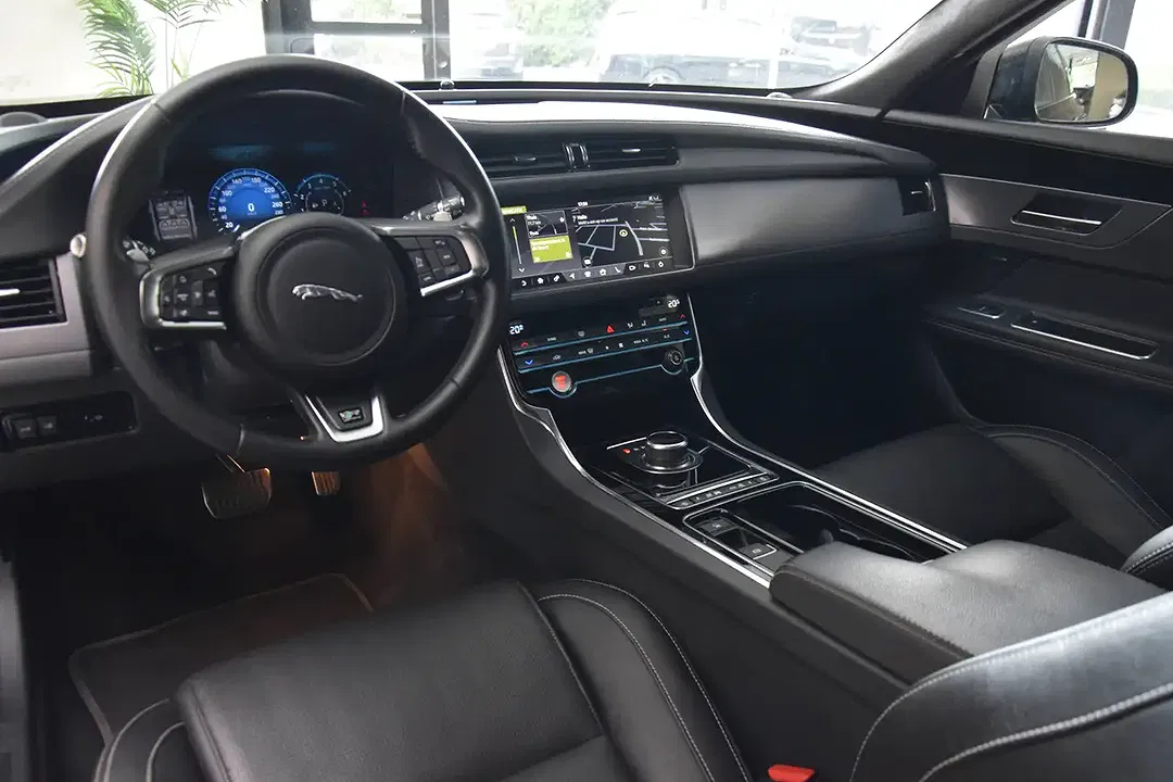 Jaguar XF 2.0 Sportbrake R-Sport Black Edition - Thumbnail 12