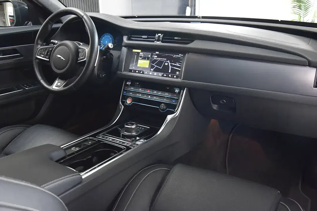Jaguar XF 2.0 Sportbrake R-Sport Black Edition - Thumbnail 14