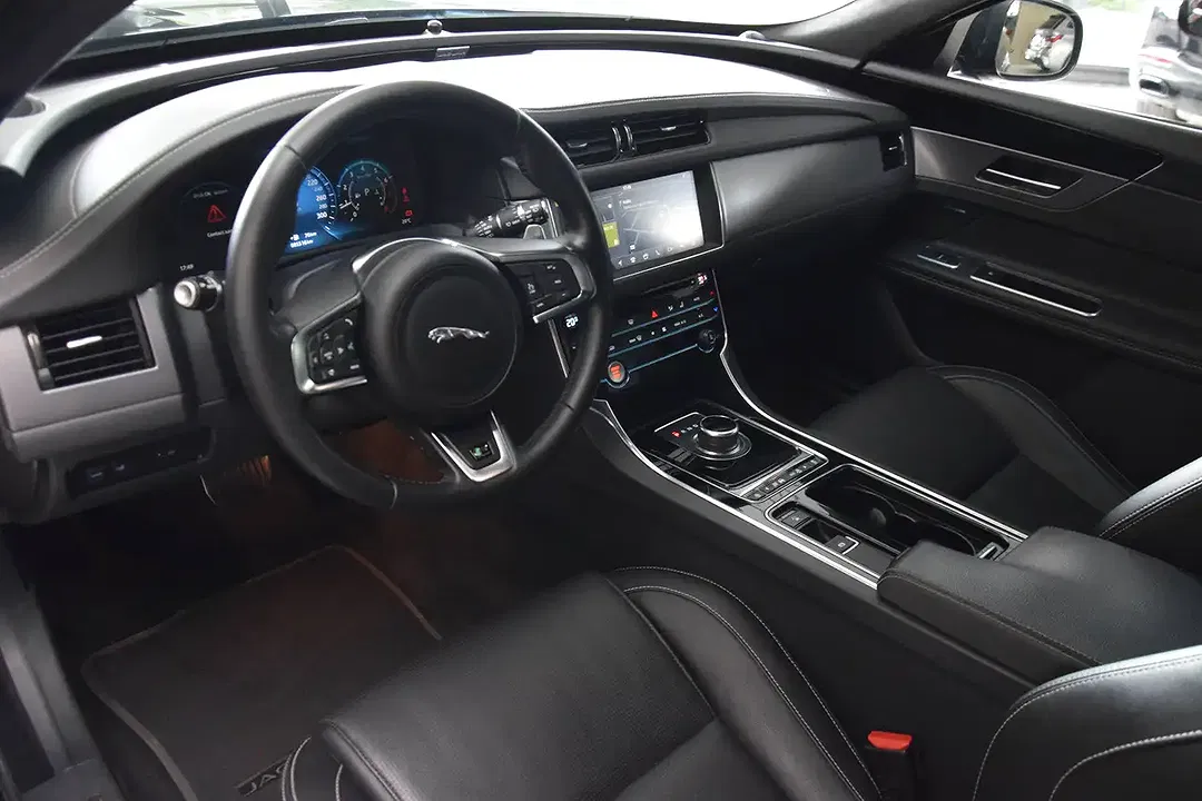 Jaguar XF 2.0 Sportbrake R-Sport Black Edition - foto 2