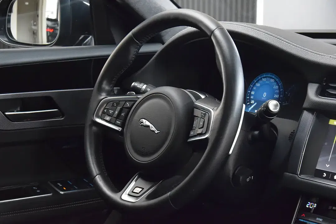 Jaguar XF 2.0 Sportbrake R-Sport Black Edition - Thumbnail 6