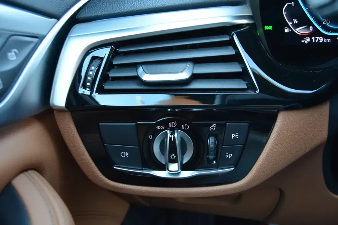 BMW 520 PHEV Touring - foto 15
