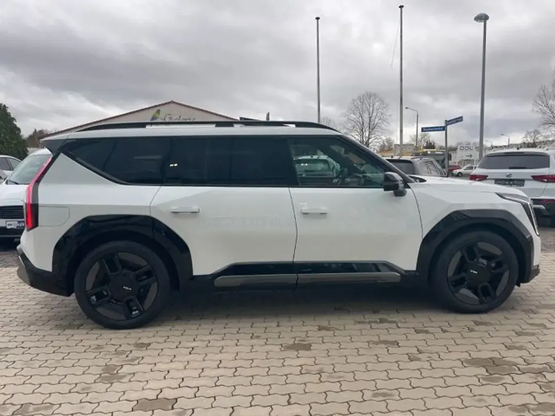 Kia EV9 4WD GT-Line Launch Edition - Thumbnail 3