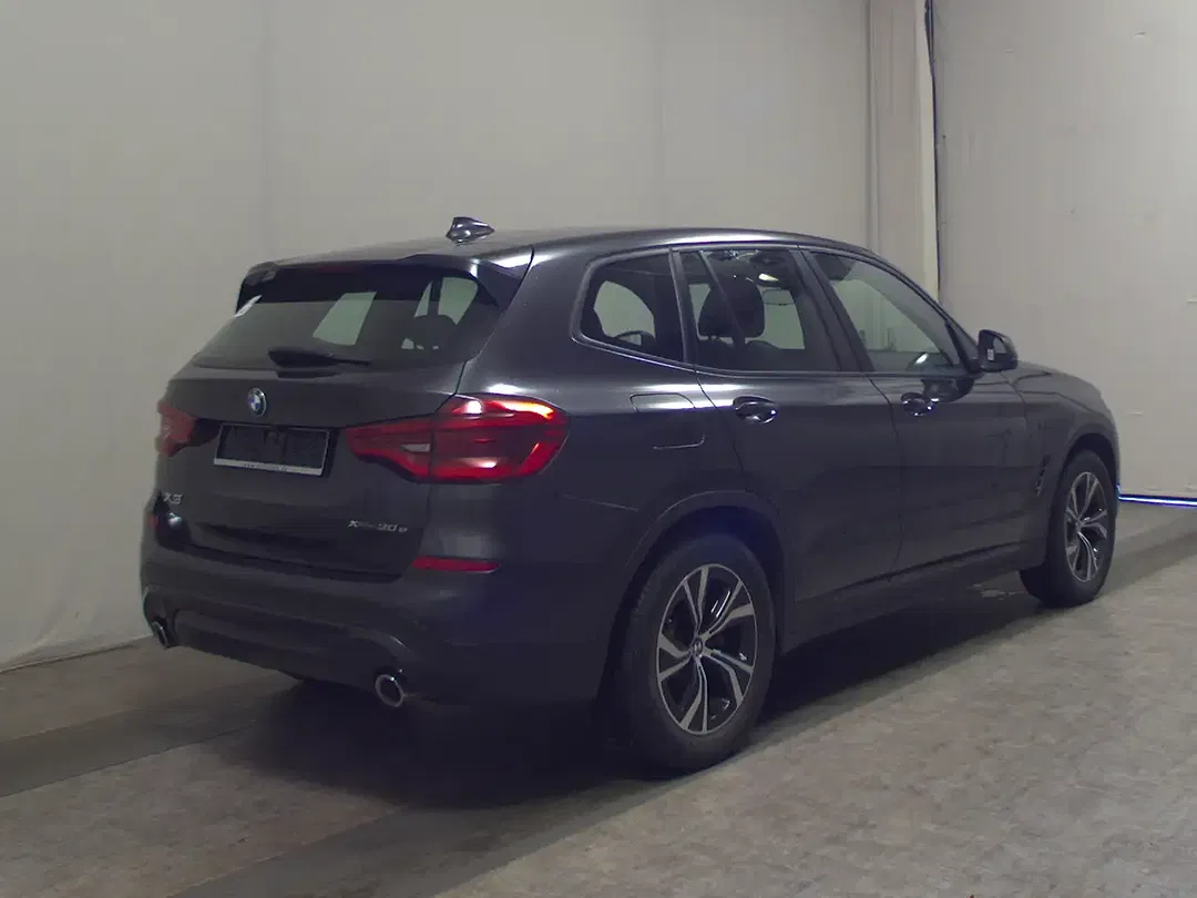BMW X3 xDrive Advantage - Thumbnail 3