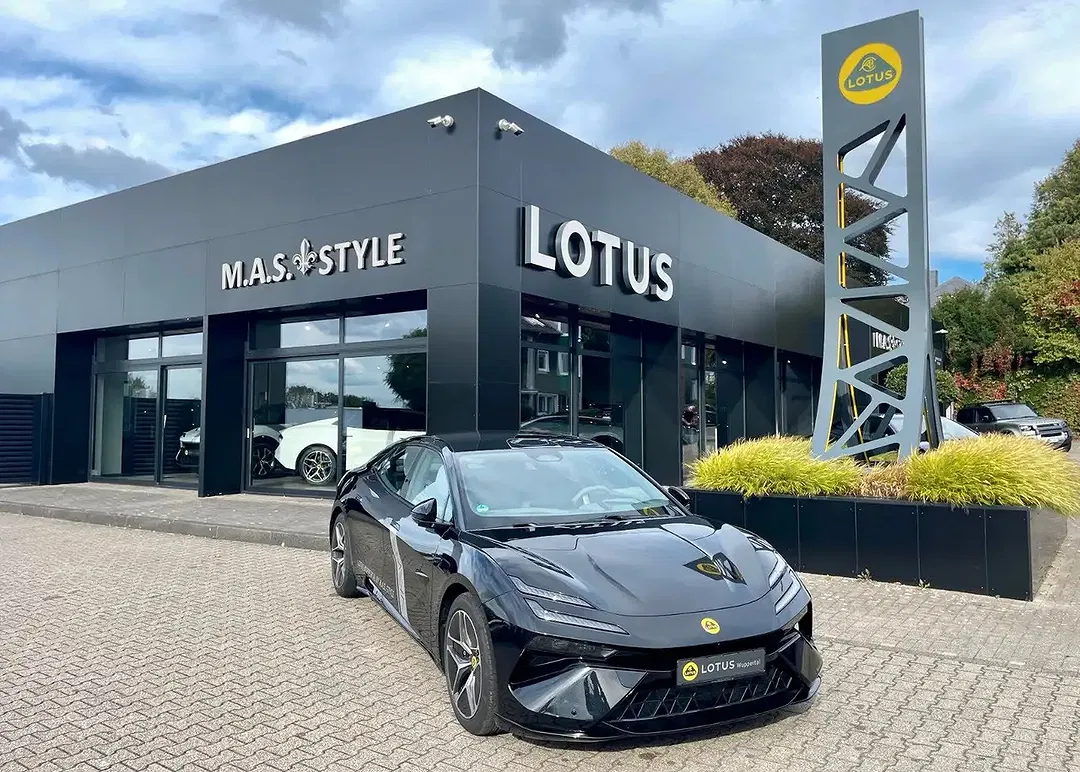 Lotus Emeya - foto 1
