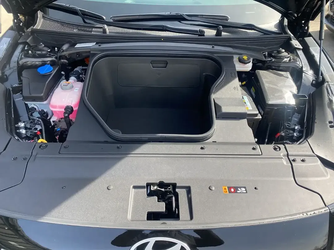 Hyundai IONIQ 6 EV - Thumbnail 7