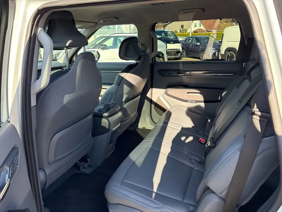 Kia EV9 4WD - Thumbnail 11